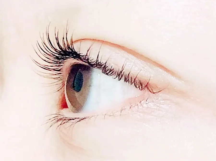 はじめてのまつ毛カールはやり過ぎずないバッチリアップでとリクエストでした。ここにマスカラメイクで更に 美しくカールアップ。