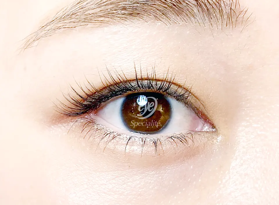 まつ毛パーマ施術風景の写真