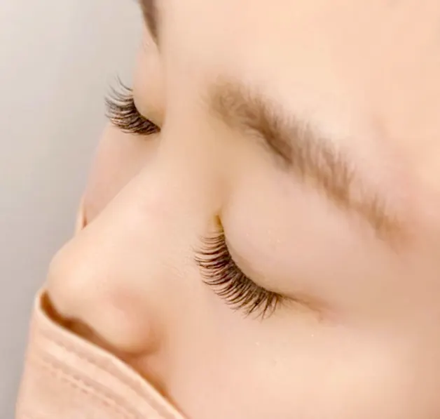 ブライダルまつげエクステをご希望いただきましたので、華やかに片目40本ずつの（両目80本）で仕上げさせていただきました。