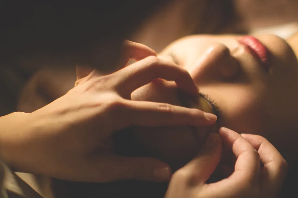 まつ毛パーマ施術風景の写真